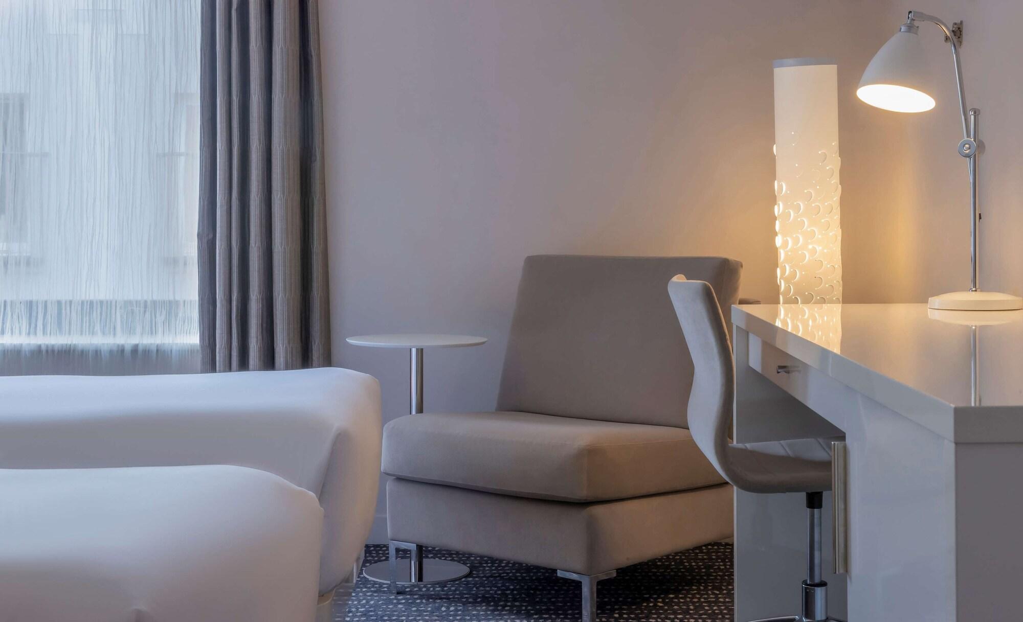 The Morrison Dublin, Curio Collection By Hilton Hotel Exterior foto A room at the hotel
