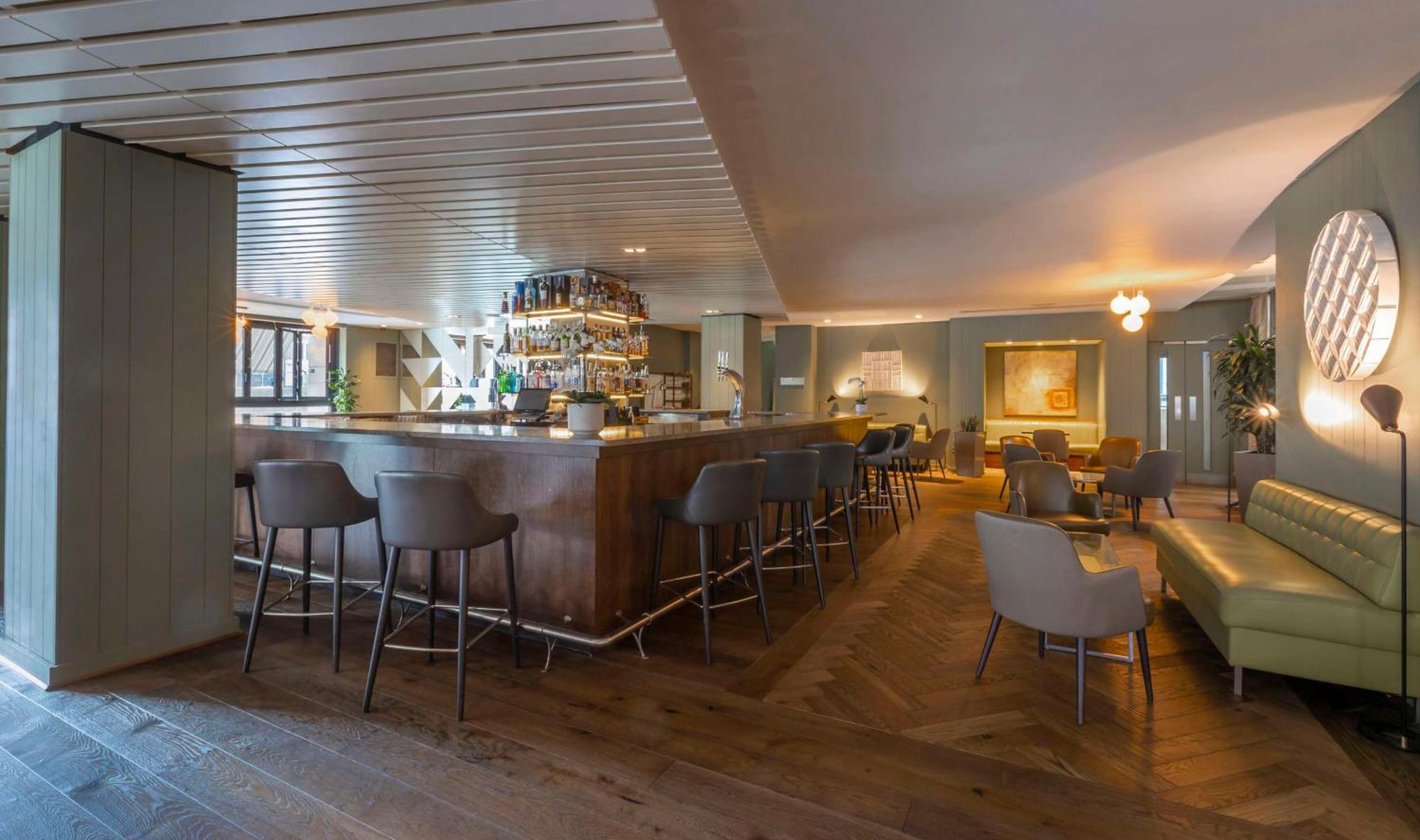 The Morrison Dublin, Curio Collection By Hilton Hotel Exterior foto The bar at the 1900